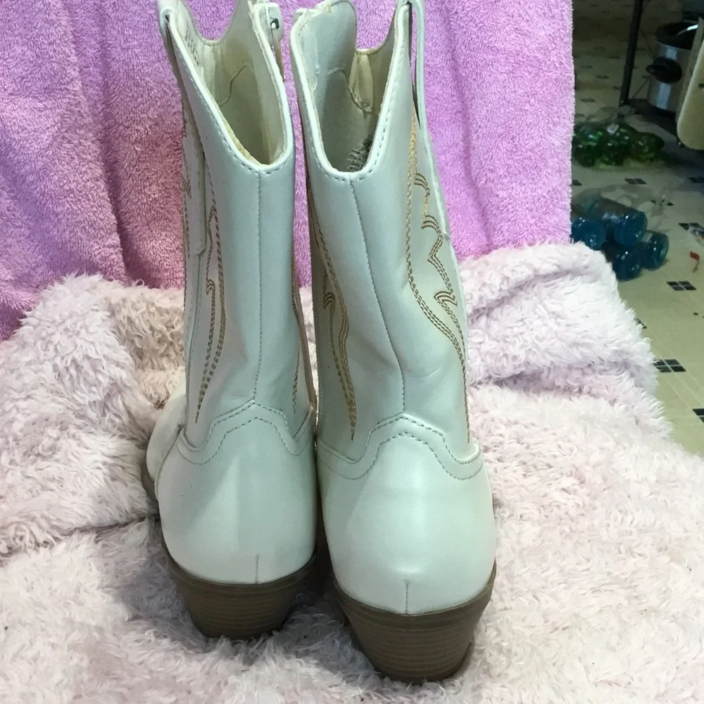 No Boundaries White Girls Western Cowboy Boots with Gold Stitching